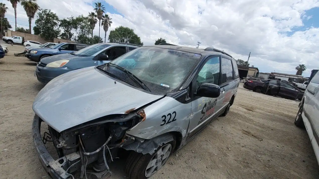 Photo of 2004 Toyota Sienna