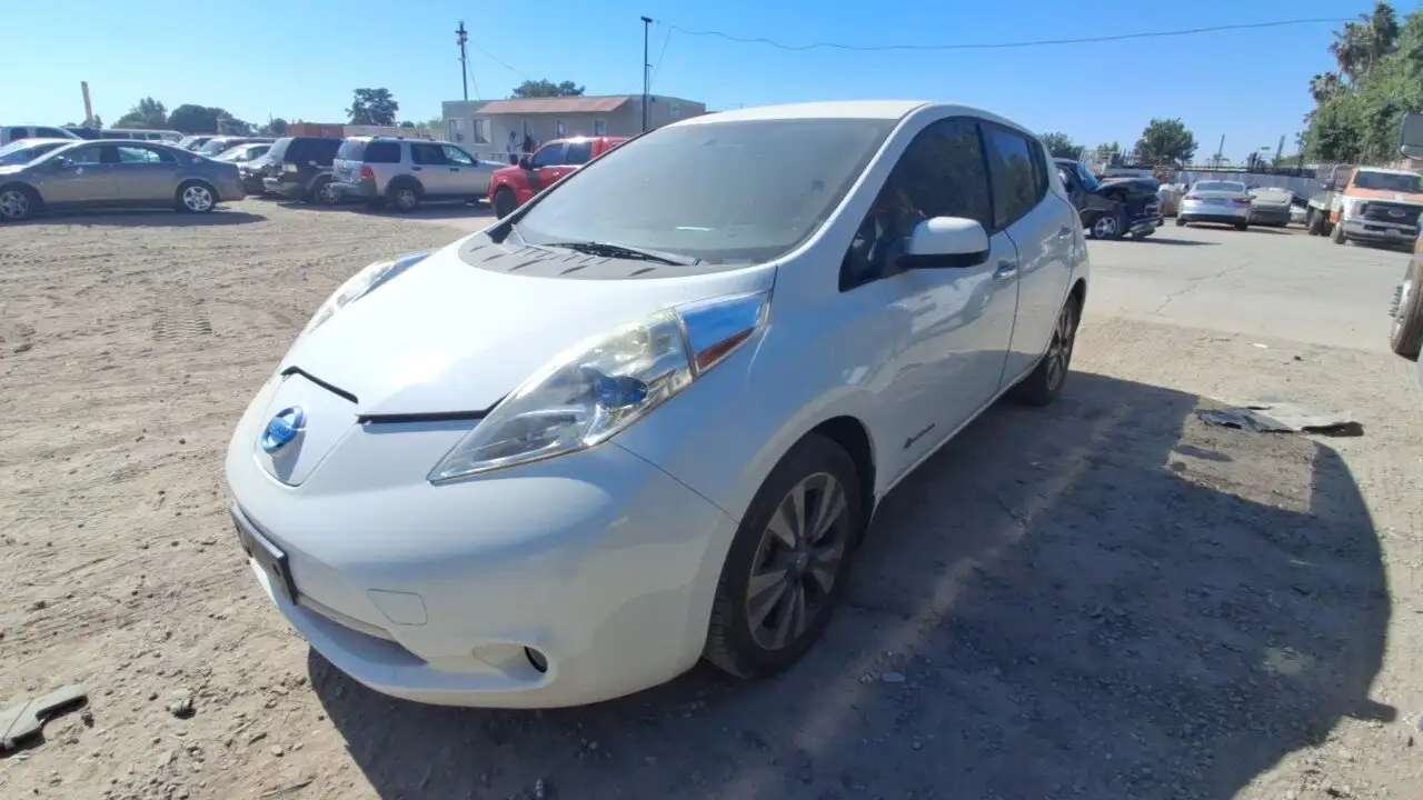 Photo of 2016 Nissan Leaf