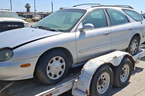 Photo of 1998 Ford Taurus