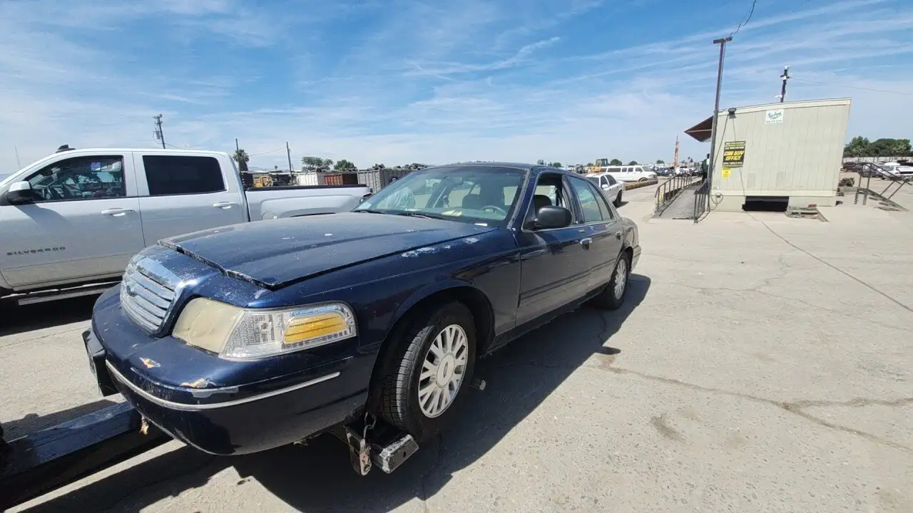 Photo of 2003 Ford Crown Victoria
