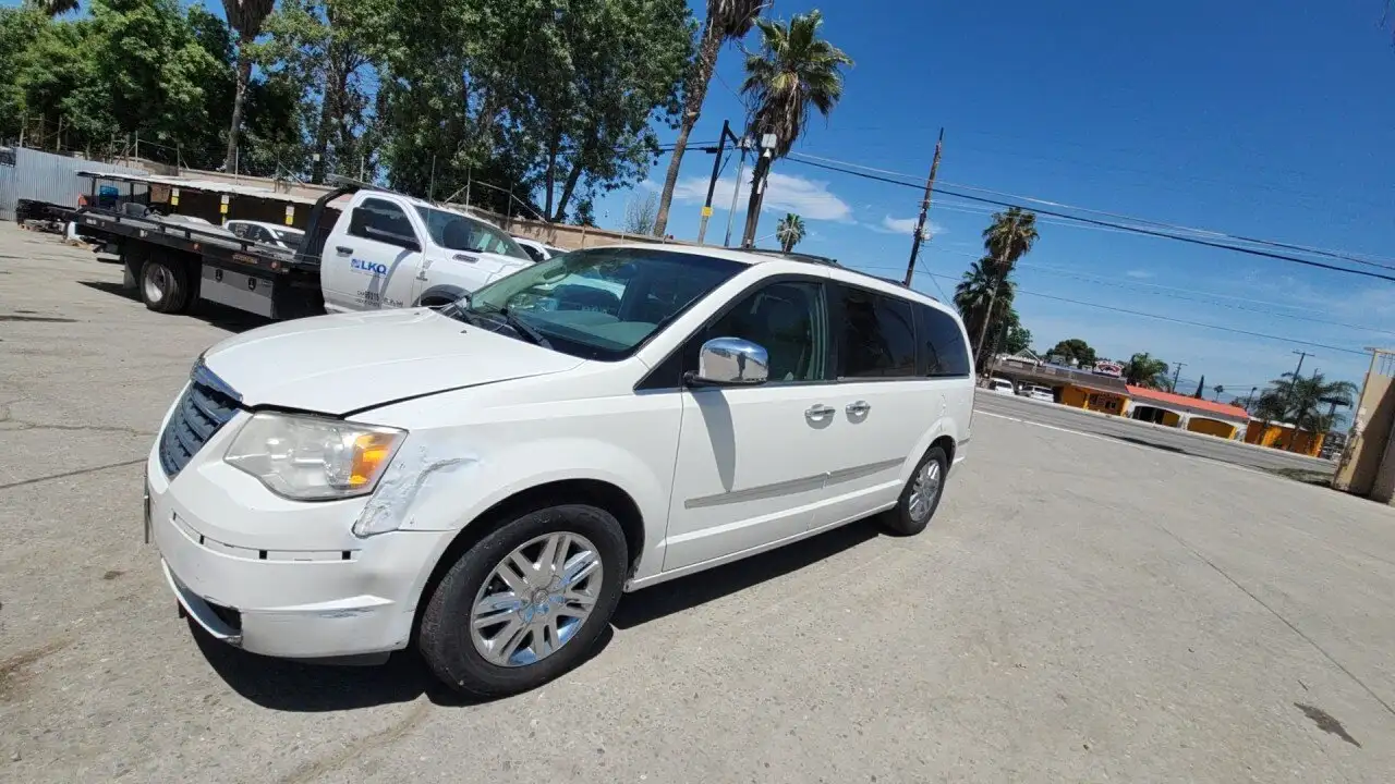 Photo of 2009 Chrysler Town & Country