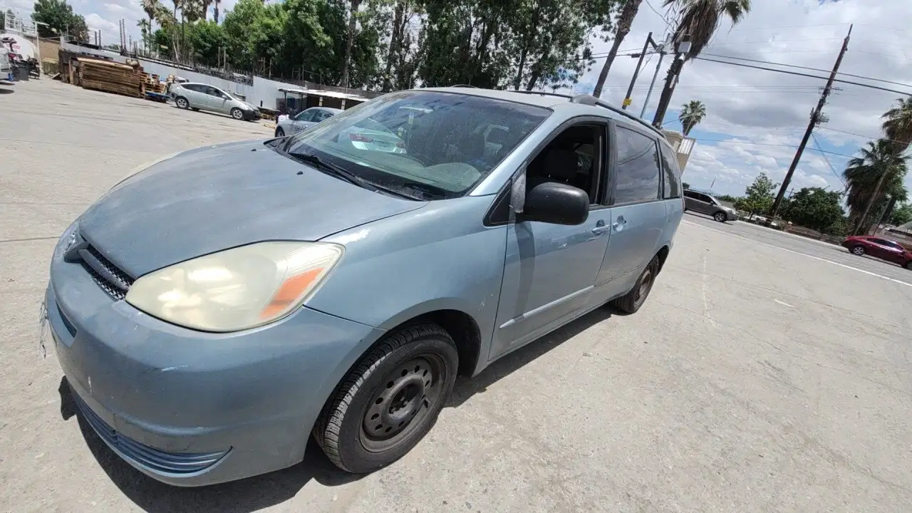 Photo of 2005 Toyota Sienna