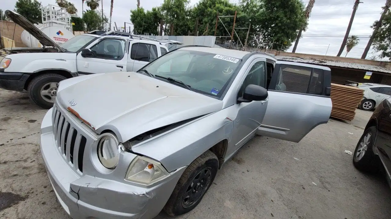 Photo of 2010 Jeep Compass