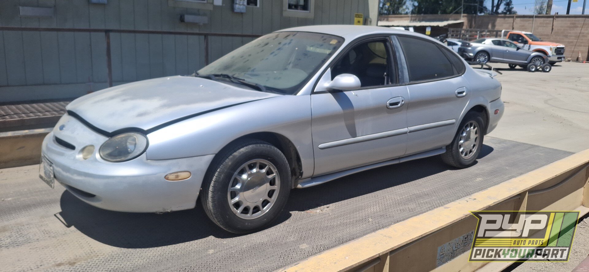 Photo of 1997 Ford Taurus