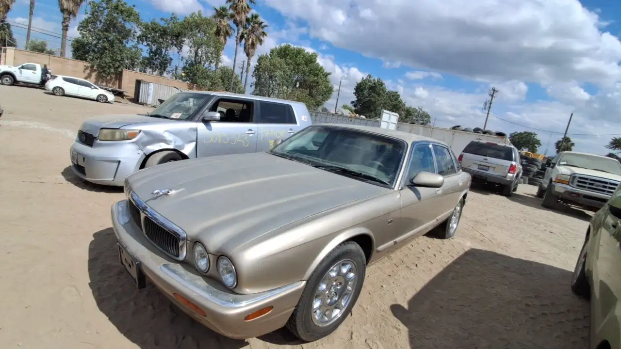 Photo of 2000 Jaguar Xj8