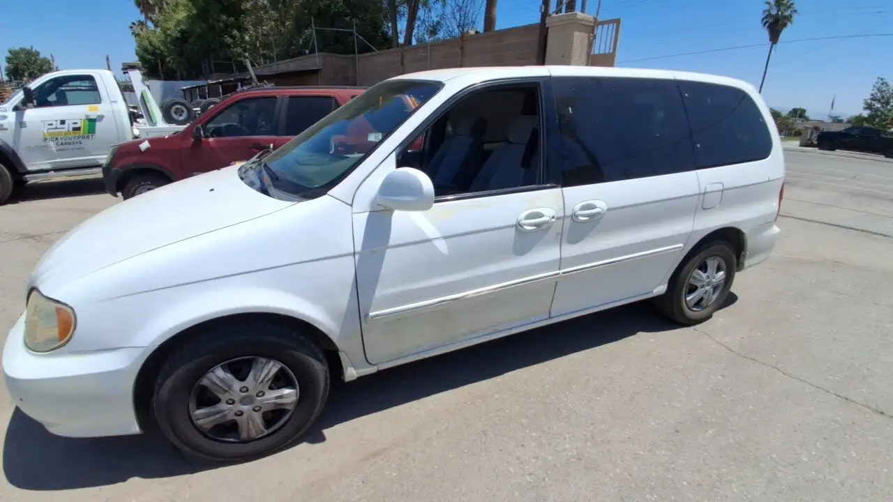 Photo of 2005 Kia Sedona
