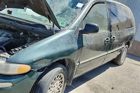 Photo of 1998 Chrysler Town & Country