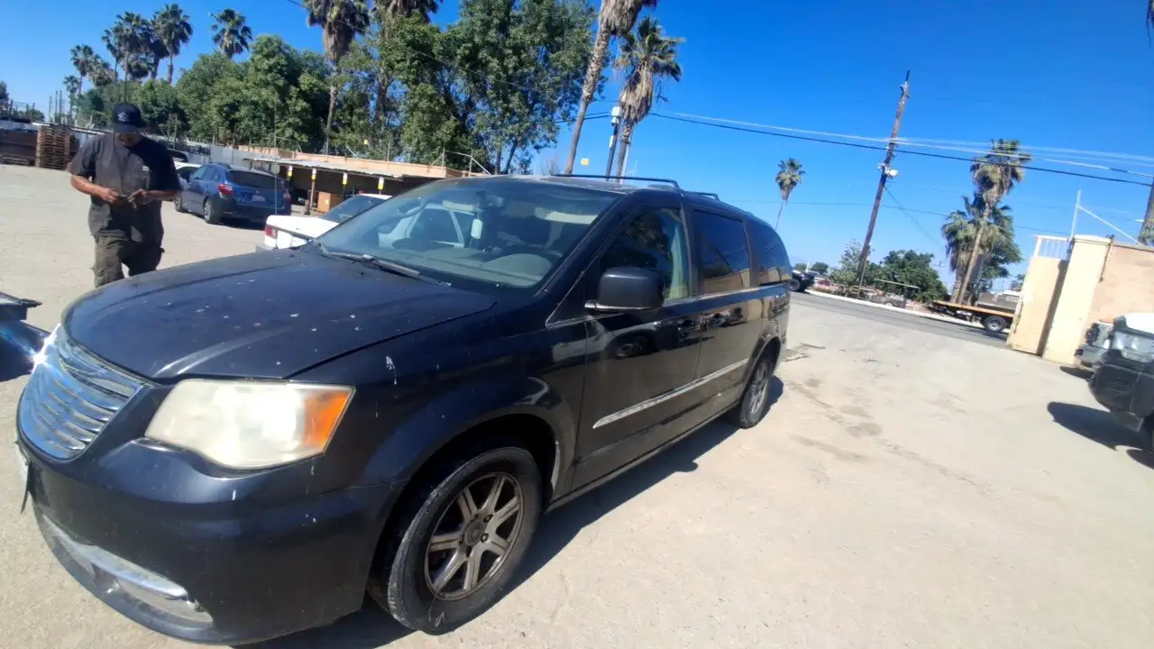 Photo of 2012 Chrysler Town & Country