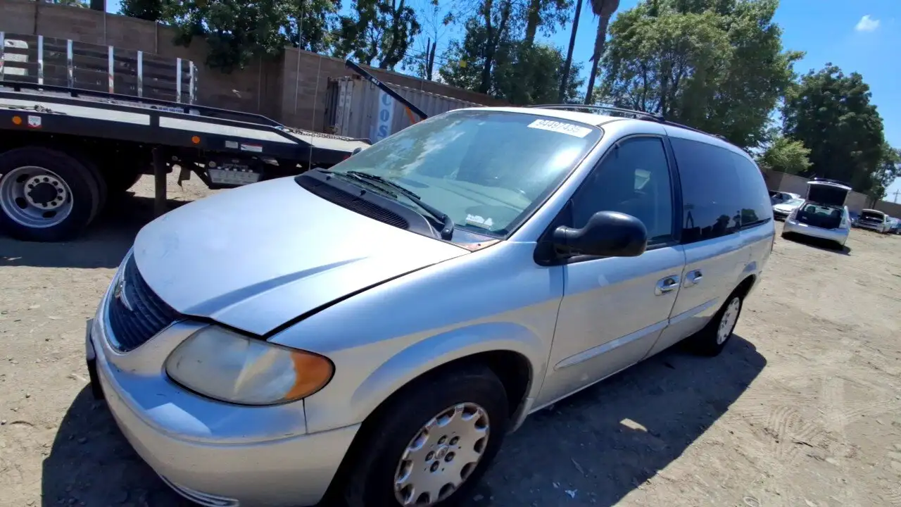 Photo of 2003 Chrysler Town & Country