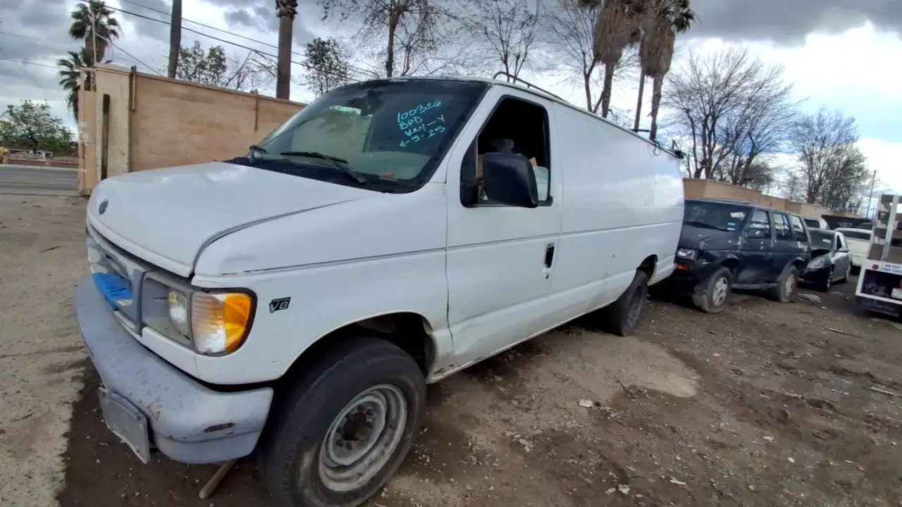 Photo of 2000 Ford E-250 Econoline