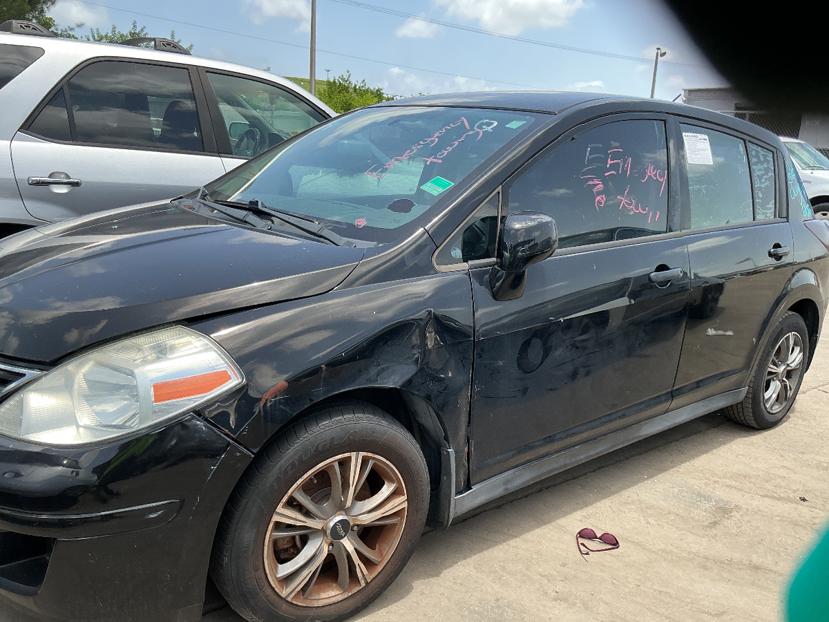 Photo of 2011 Nissan Versa