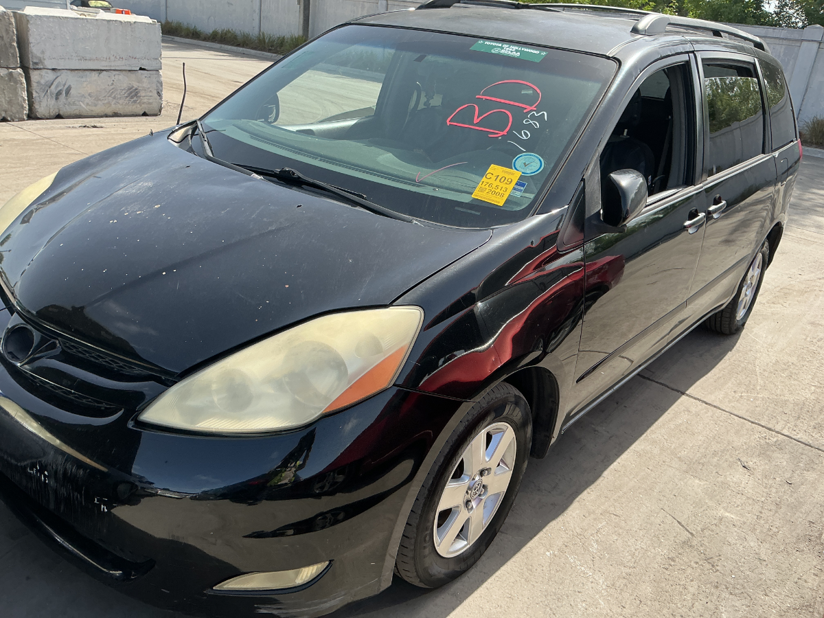 Photo of 2008 Toyota Sienna