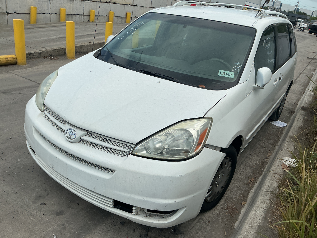 Photo of 2004 Toyota Sienna