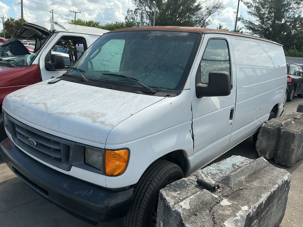 Photo of 2004 Ford Econoline