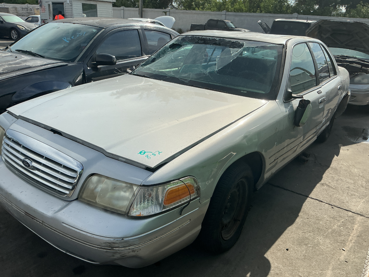 Photo of 2001 Ford Crown Victoria