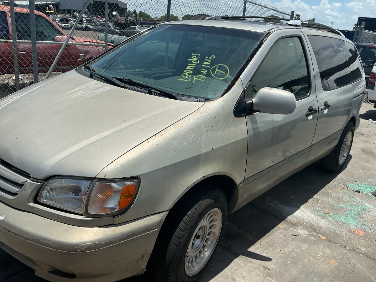 Photo of 2002 Toyota Sienna