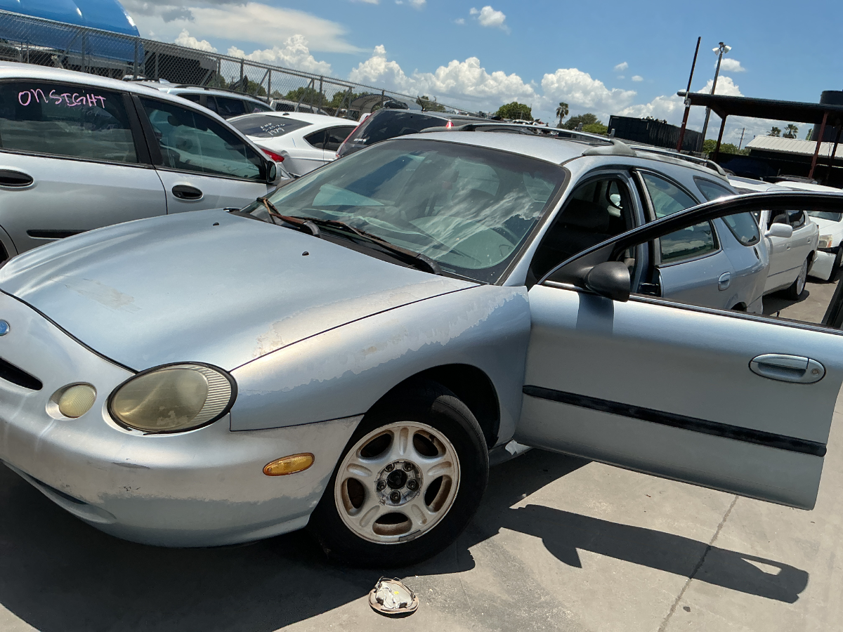 Photo of 1997 Ford Taurus