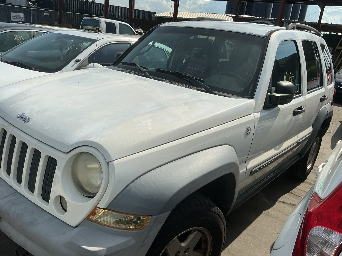Photo of 2005 Jeep Liberty