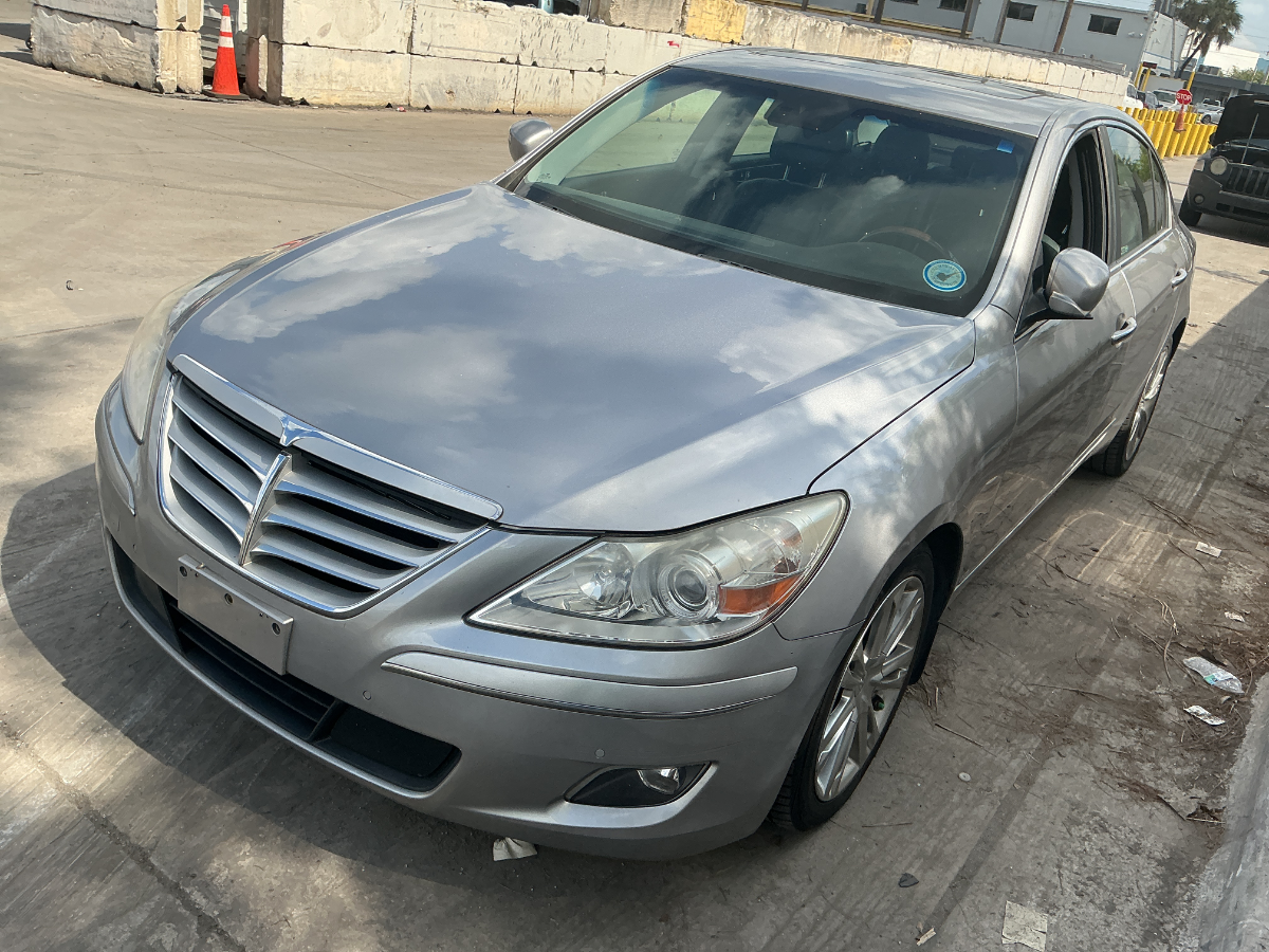 Photo of 2011 Hyundai Genesis