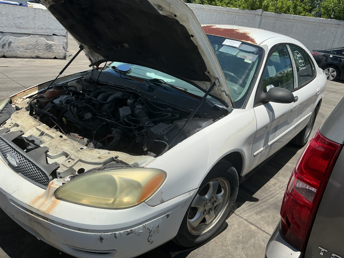 Photo of 2005 Ford Taurus