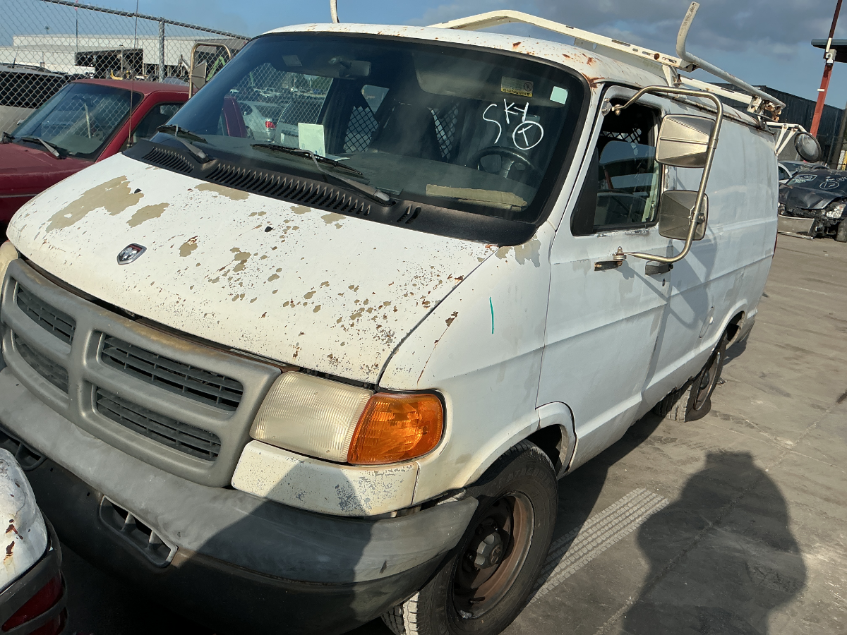 Photo of 2000 Dodge Ram Van
