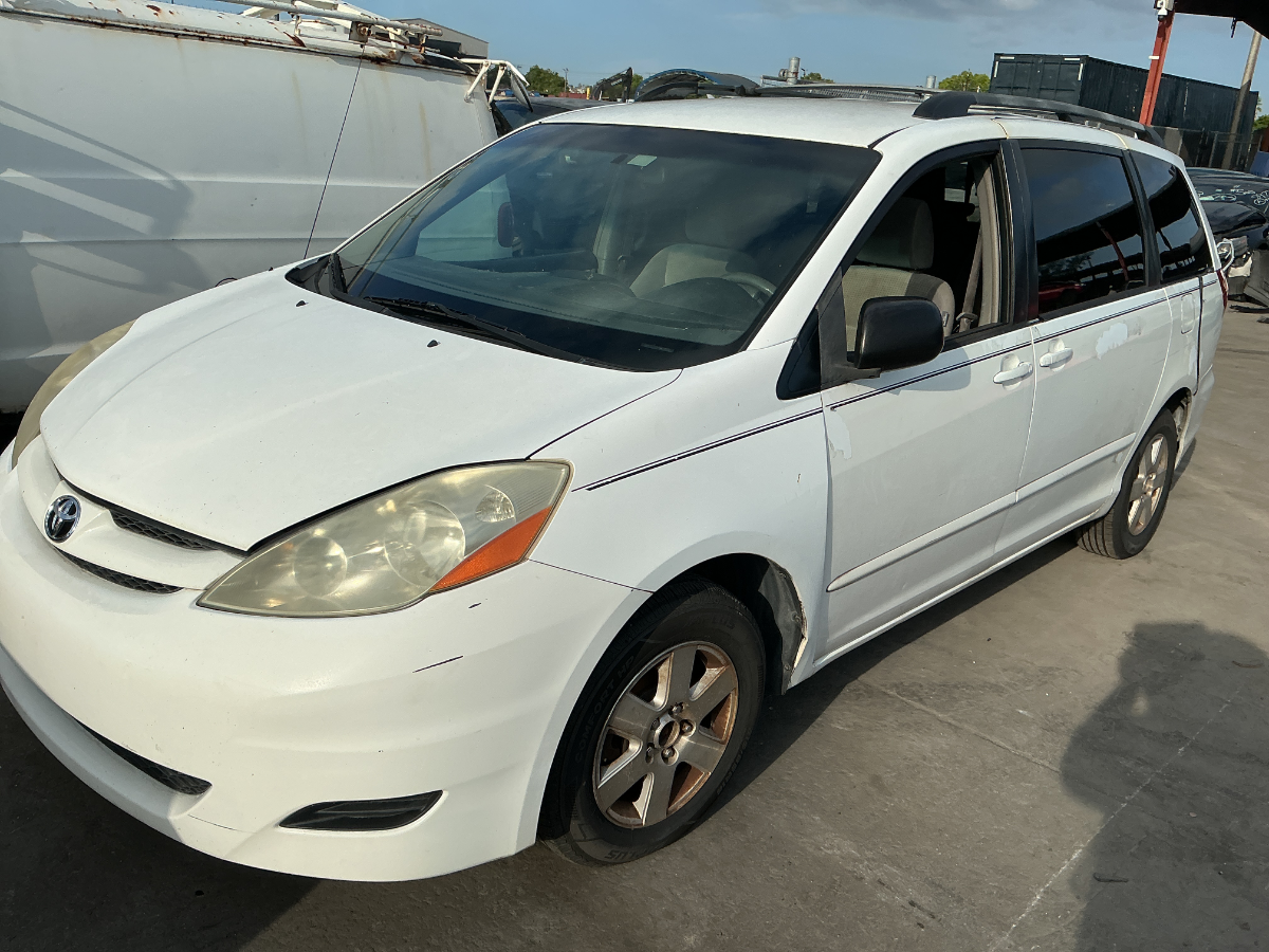 Photo of 2009 Toyota Sienna