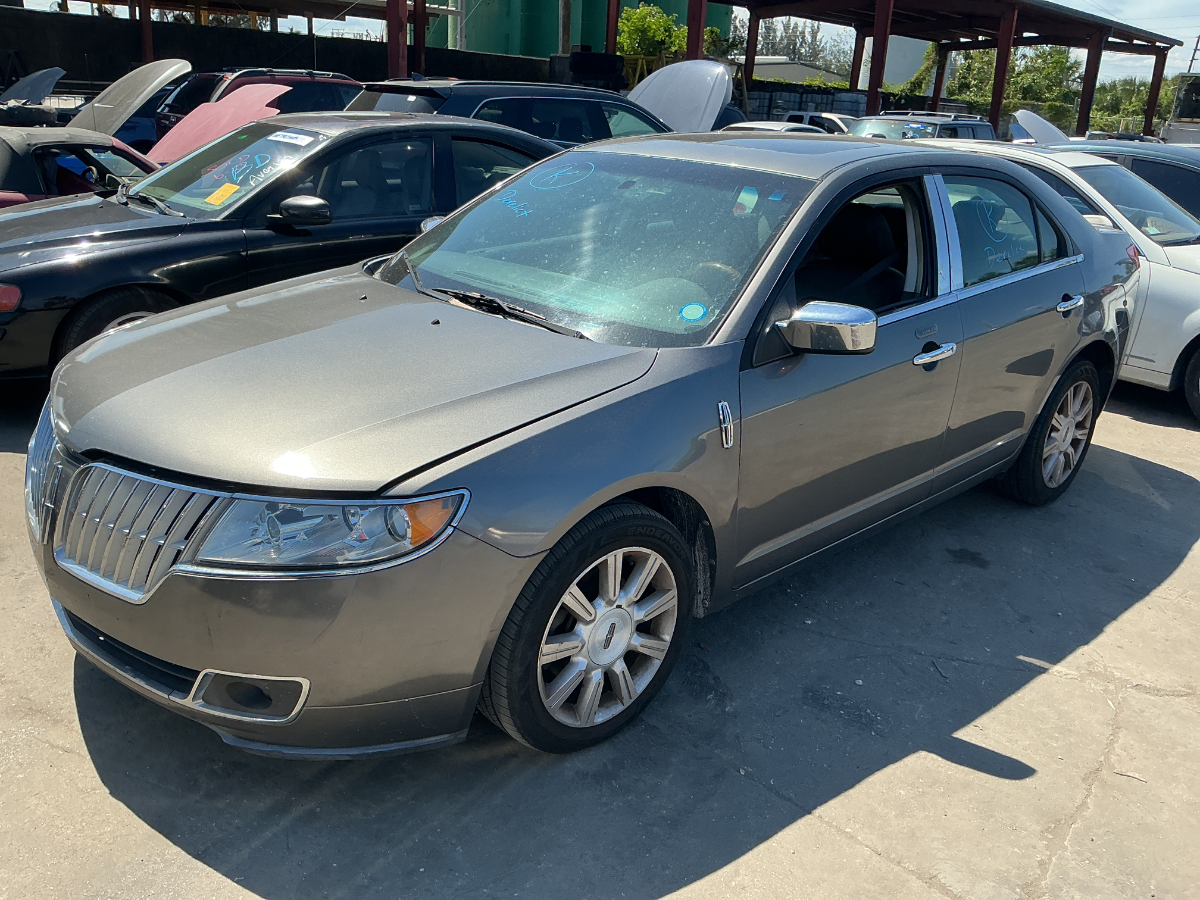 Photo of 2010 Lincoln Mkz