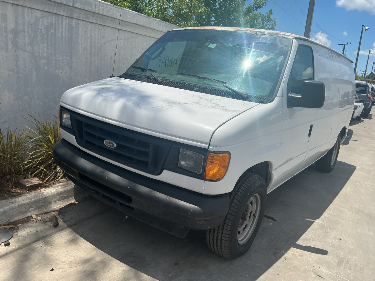 Photo of 2005 Ford Econoline