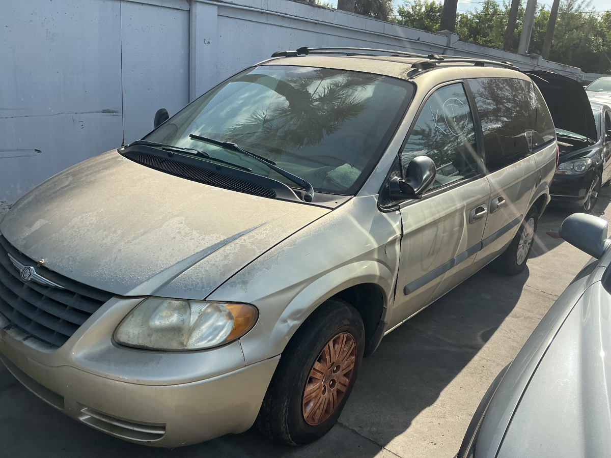 Photo of 2006 Chrysler Town & Country