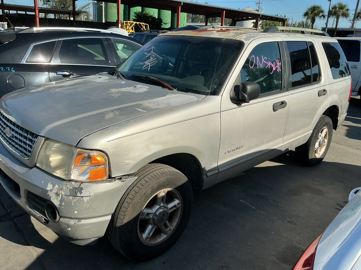 Photo of 2004 Ford Explorer