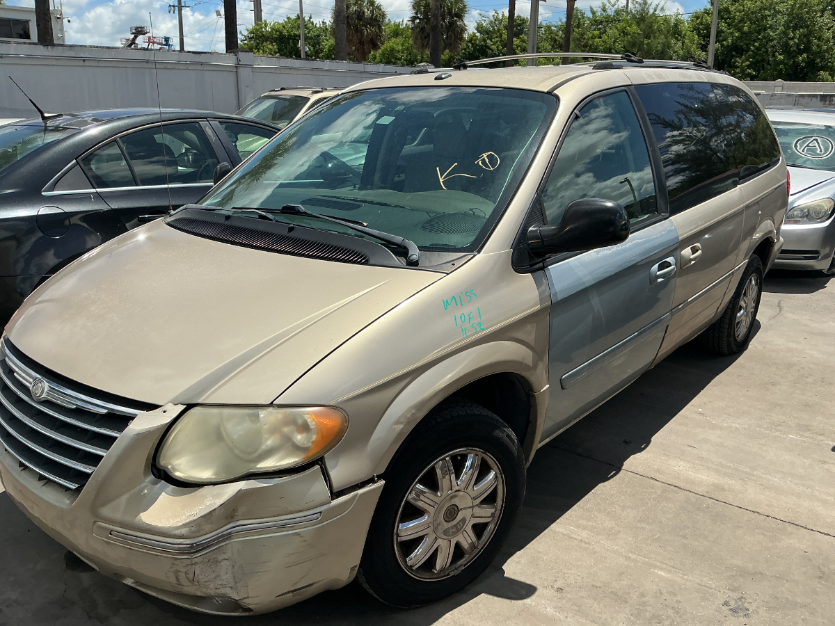 Photo of 2006 Chrysler Town & Country