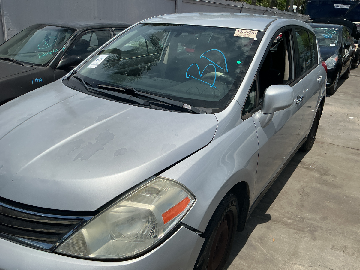 Photo of 2011 Nissan Versa