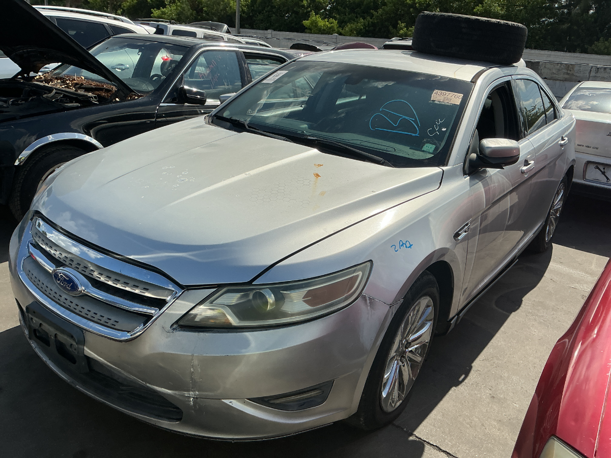 Photo of 2010 Ford Taurus