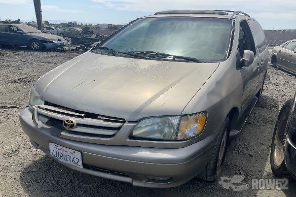 Photo of 2002 Toyota Sienna