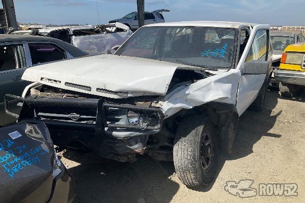 Photo of 1995 Nissan Pathfinder