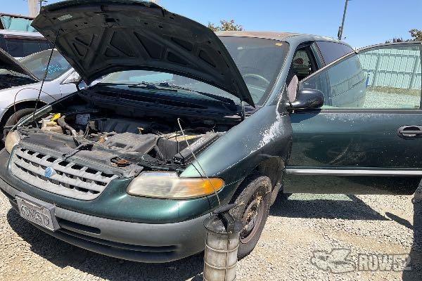 Photo of 1998 Plymouth Grand Voyager