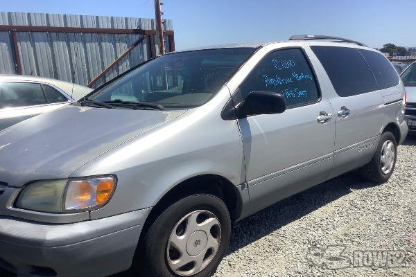 Photo of 2001 Toyota Sienna