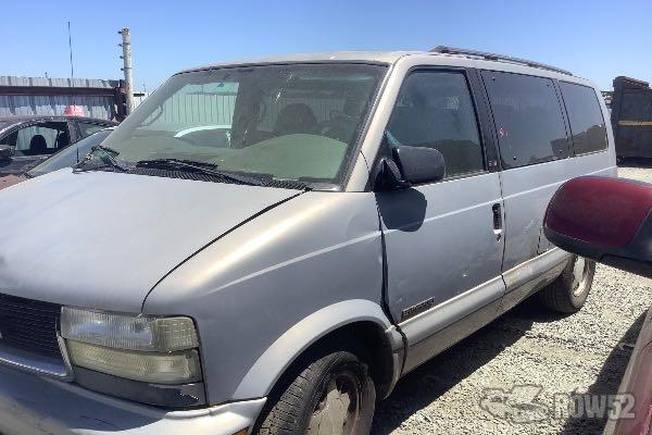Photo of 1999 GMC Safari