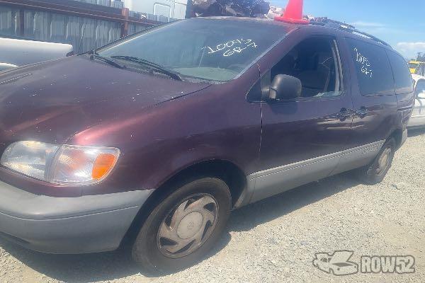 Photo of 2000 Toyota Sienna