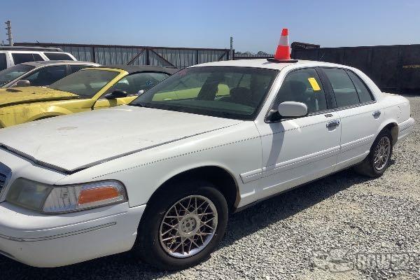 Photo of 2000 Ford Crown Victoria