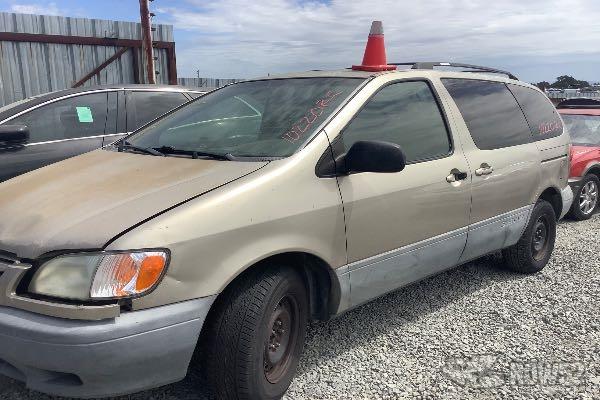 Photo of 2003 Toyota Sienna