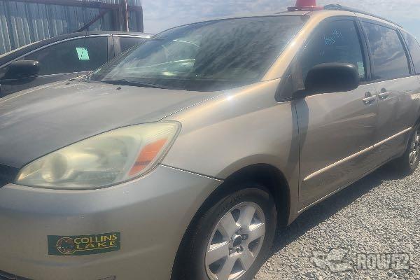 Photo of 2005 Toyota Sienna