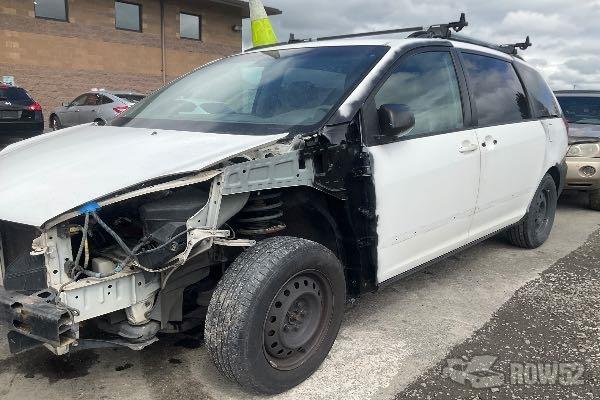 Photo of 2004 Toyota Sienna