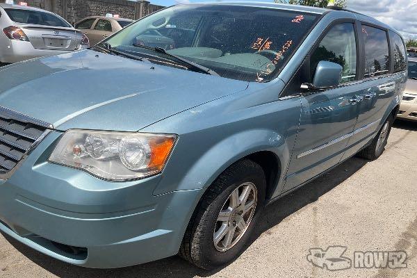 Photo of 2010 Chrysler Town & Country