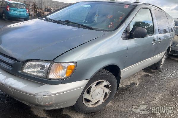 Photo of 1999 Toyota Sienna