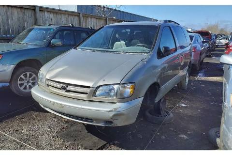 Photo of 2000 Toyota Sienna