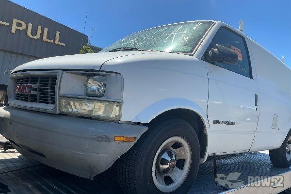 Photo of 2001 GMC Safari