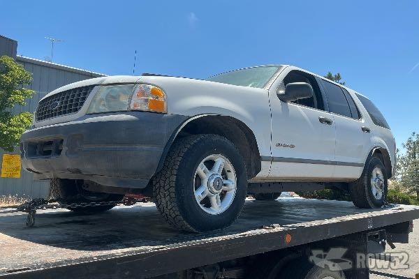 Photo of 2004 Ford Explorer