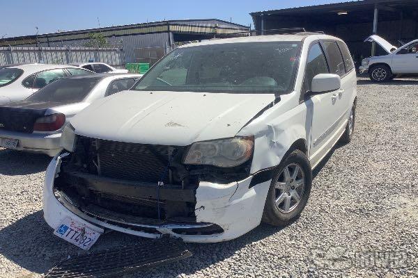 Photo of 2013 Chrysler Town & Country