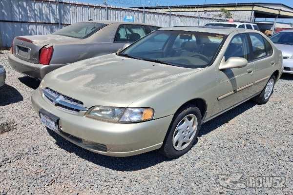 Photo of 1998 Nissan Altima